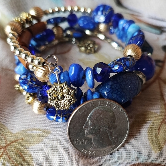 Marbled Dark Blue Earrings and Faux Lapis Wood Bead Memory Wire Bracelet Set - Picture 6 of 7